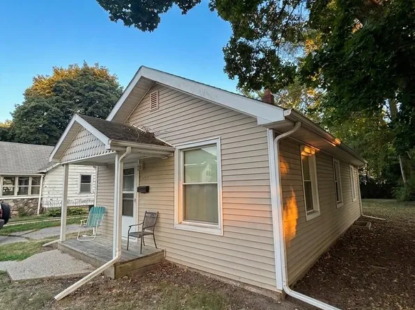 1053 Myrtle Ave, Waterford, MI 48328
