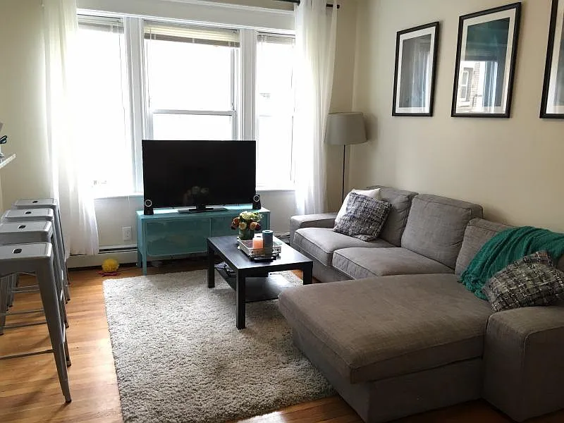4 bed, 9999 sqft, $3,750 — Photo 3