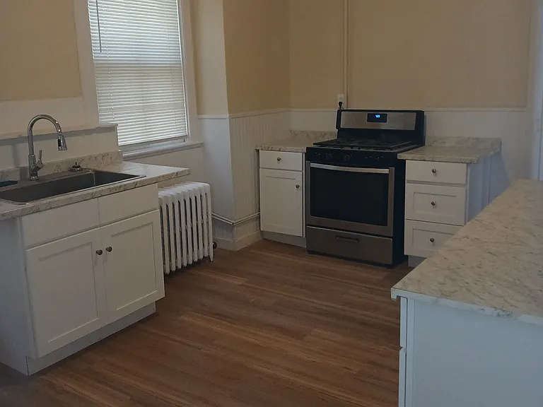 475 Hamilton St #2 — Photo 4