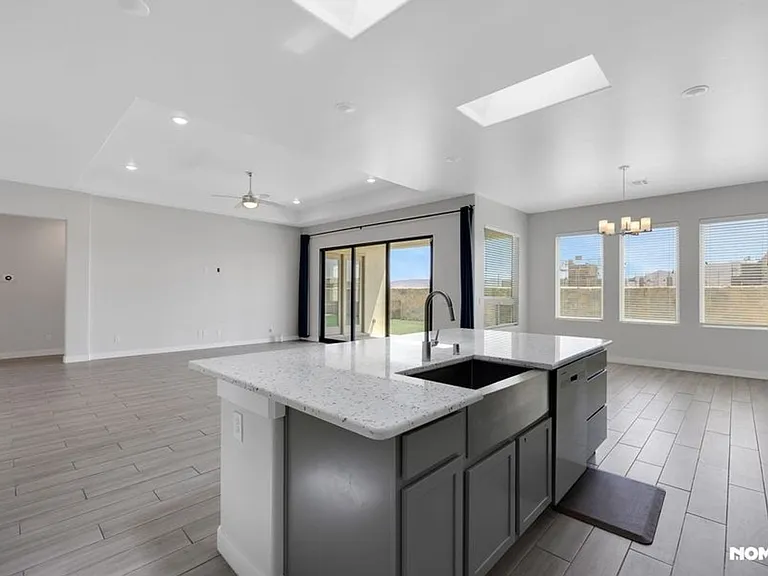3802 Nightingale Ave — Photo 4