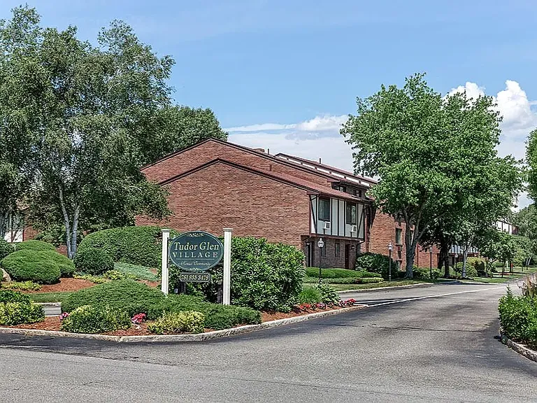 Tudor Glen Village — Photo 10