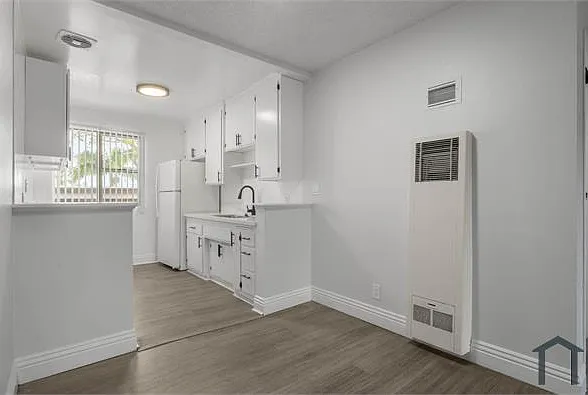 3907 Roxanne Ave #8 — Photo 8