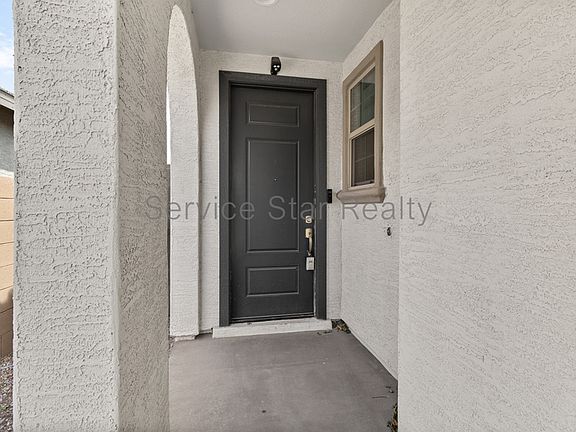3rd image of 2818 E Hidalgo Ave