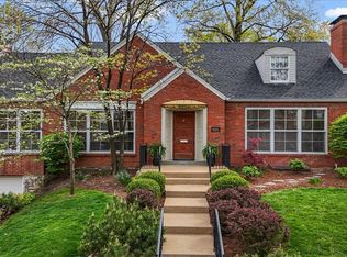 8104 Stratford Dr, Saint Louis, MO 63105