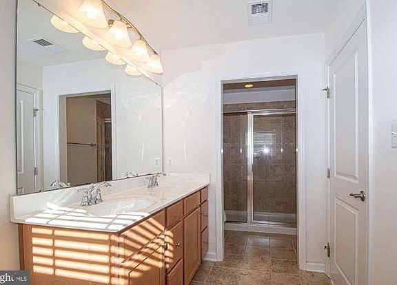 4th image of 109 Hornbeam Dr