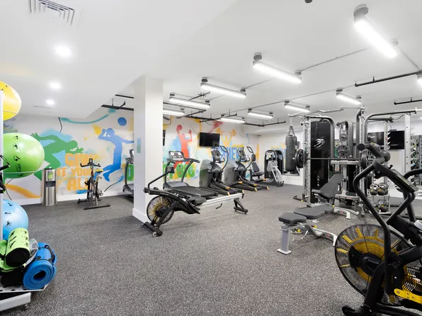 3707 Blackstone Avenue image 18 of 35