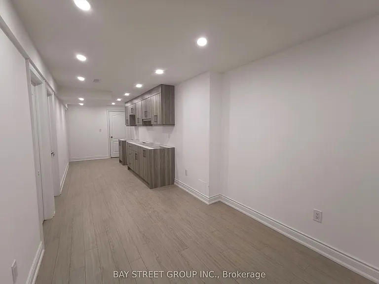 267 Bathurst Glen Dr #BASEMENT — Photo 3