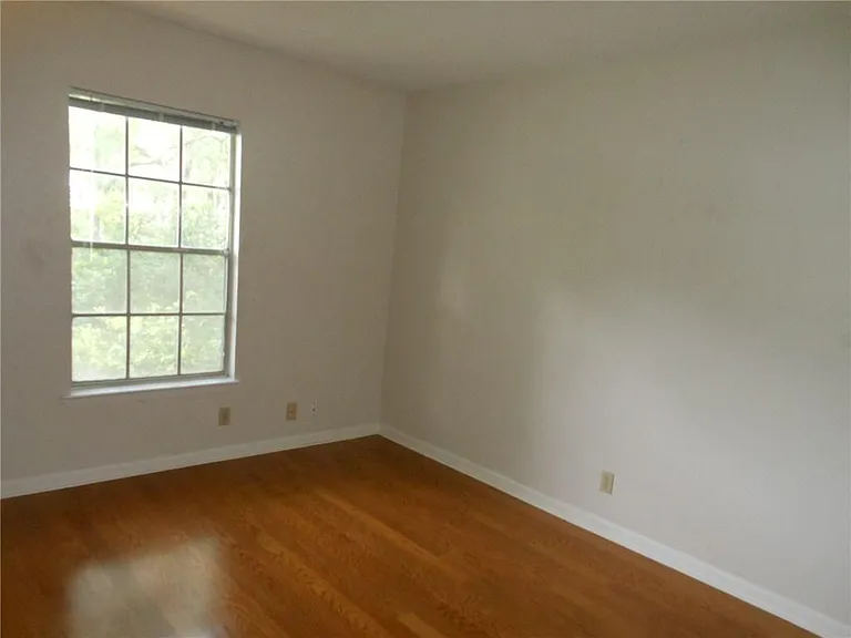 2516 Enfield Rd #202 — Photo 8
