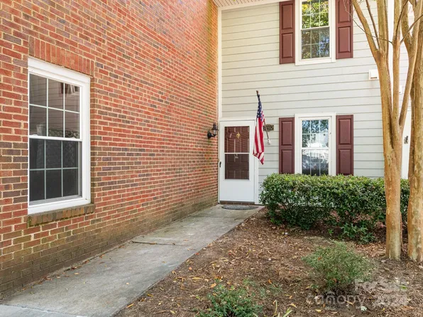 9240 Kings Canyon Dr, Charlotte, NC 28210