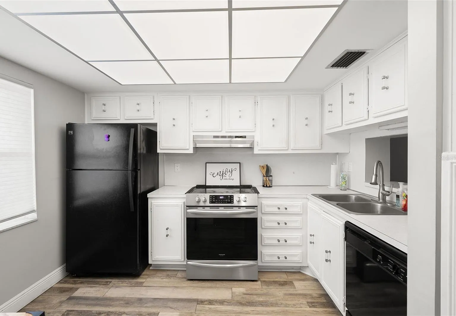 2 bed, 1.0 bath, 1085 sqft, $2,300 — Photo 3