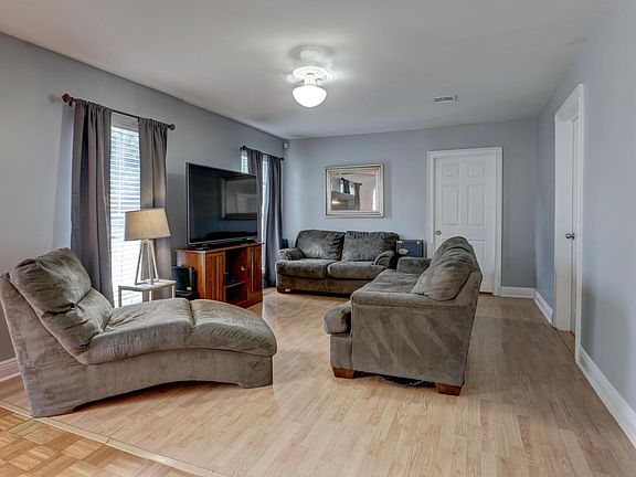 4th image of 763 N Theatre St