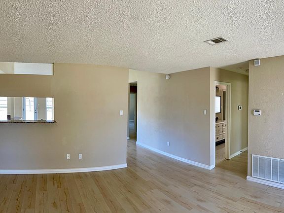 4th image of 2850 White Oak Dr