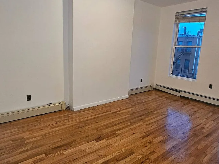 749 Kelly St — Photo 6
