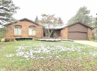 5393 Capri Dr, Troy, MI