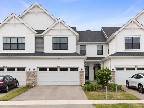 4202 Chelsea Manor Cir, Aurora, IL 60504