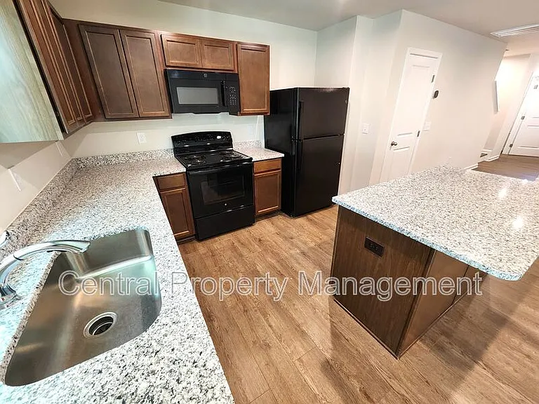 165 Sarnesfield Way — Photo 10