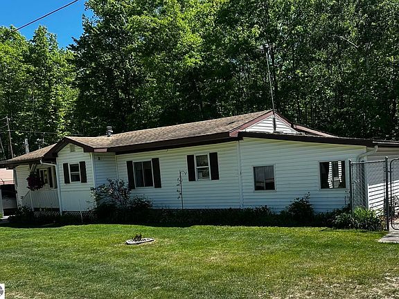 3rd image of 5778 Betty Ln