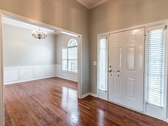 4th image of 208 Deerfoot Dr