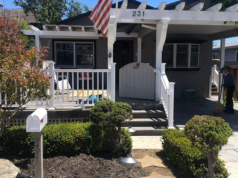 231 Castaic Ave — Photo 1