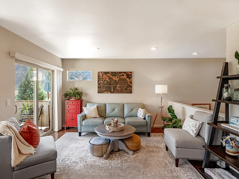 340 Castle Ridge Dr — Photo 6