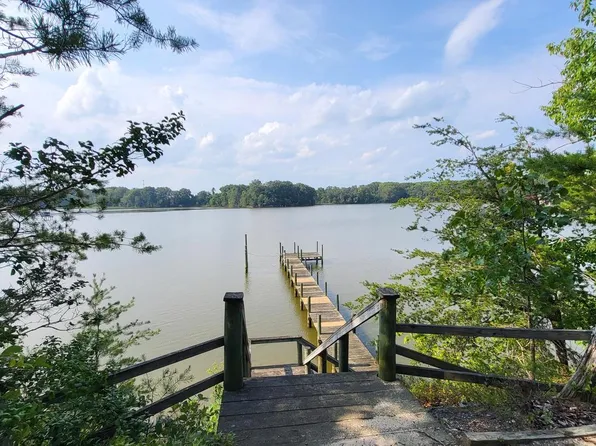 224 Anchor Ln, Colonial Beach, VA 22443
