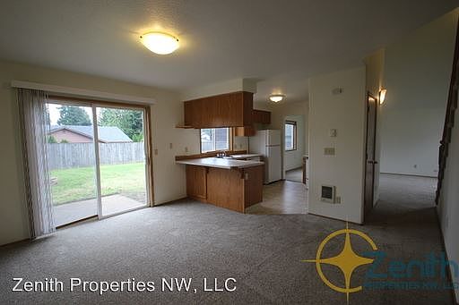 4th image of 5215 NE 72nd Cir