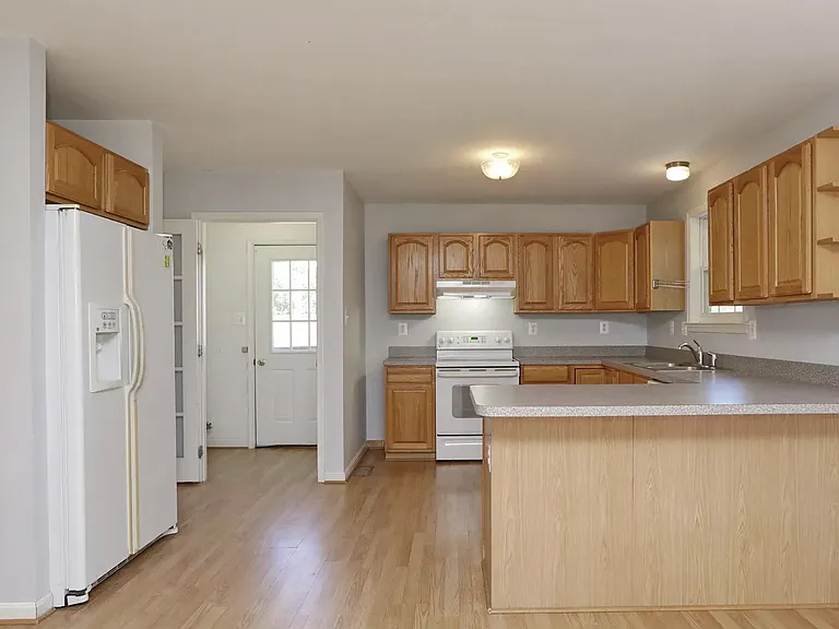 15156 Hughesville Manor Dr — Photo 13