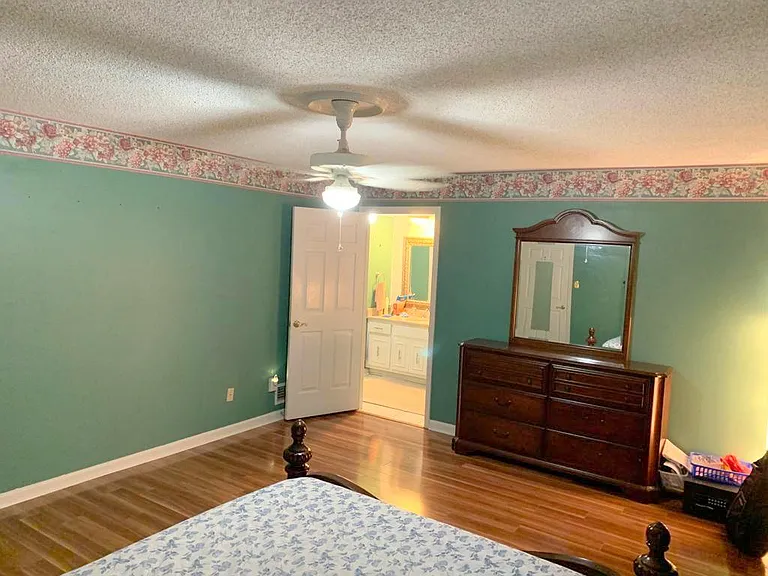 2050 Norcross Dr — Photo 2