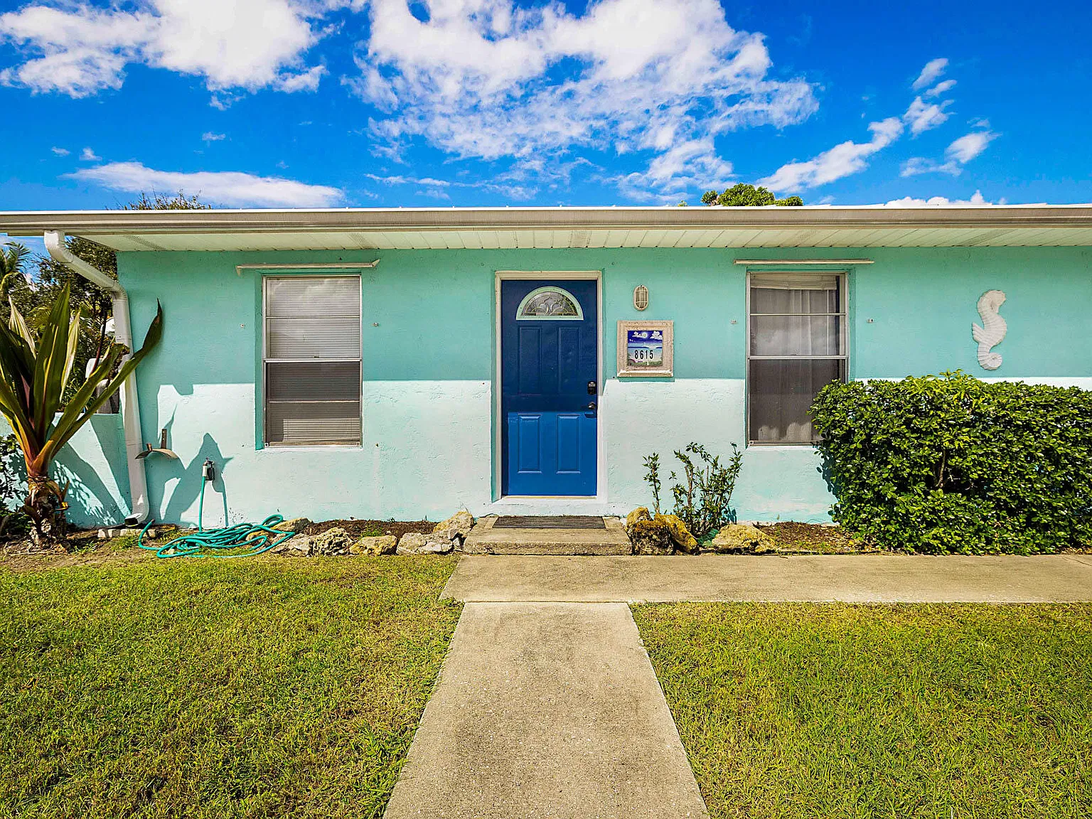 2 bed, 1.0 bath, 925 sqft, $2,200 — Photo 1