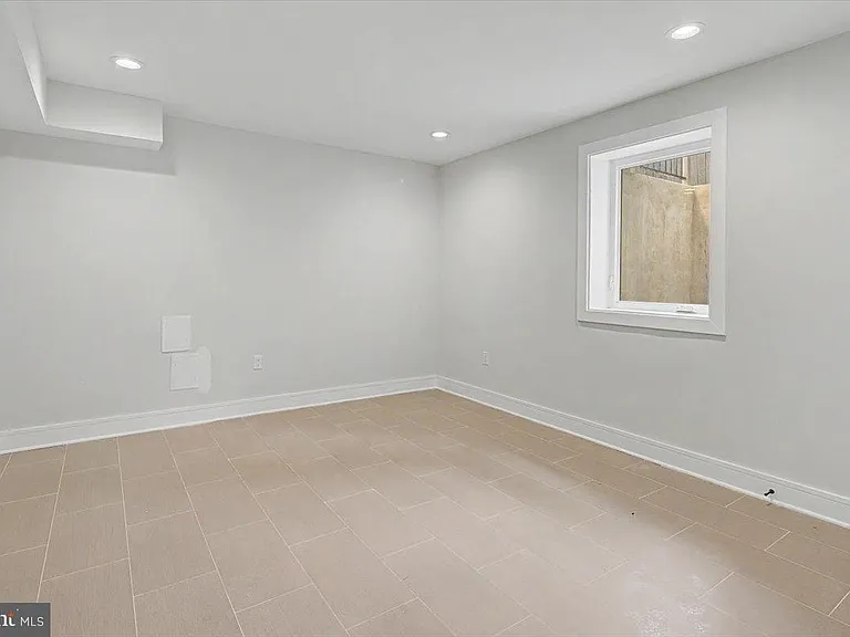2902 Vista St NE — Photo 79