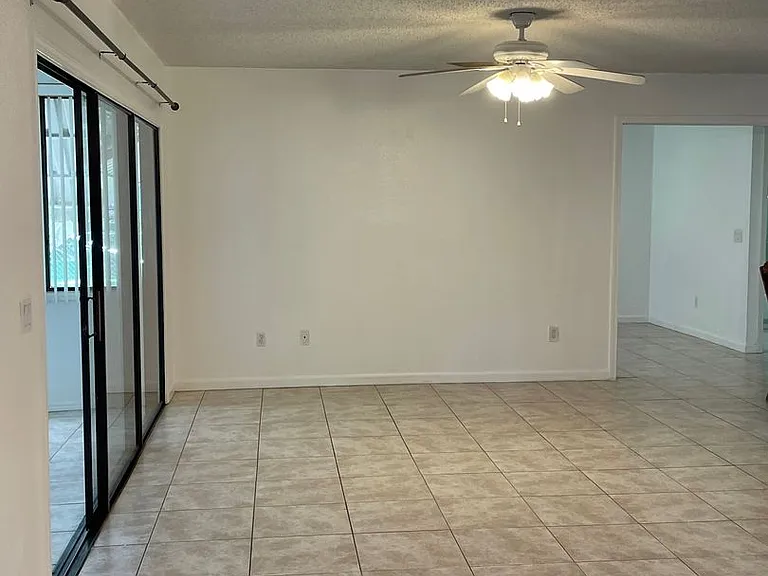 997 Mariposa Dr NE — Photo 4