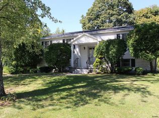 981 Douglas Ct, Niskayuna, NY 12309