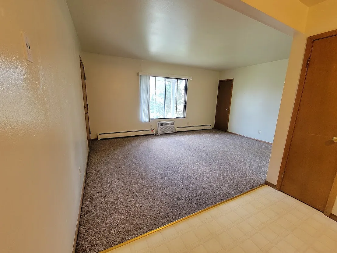 2 bed, 750 sqft, $1,100 — Photo 2