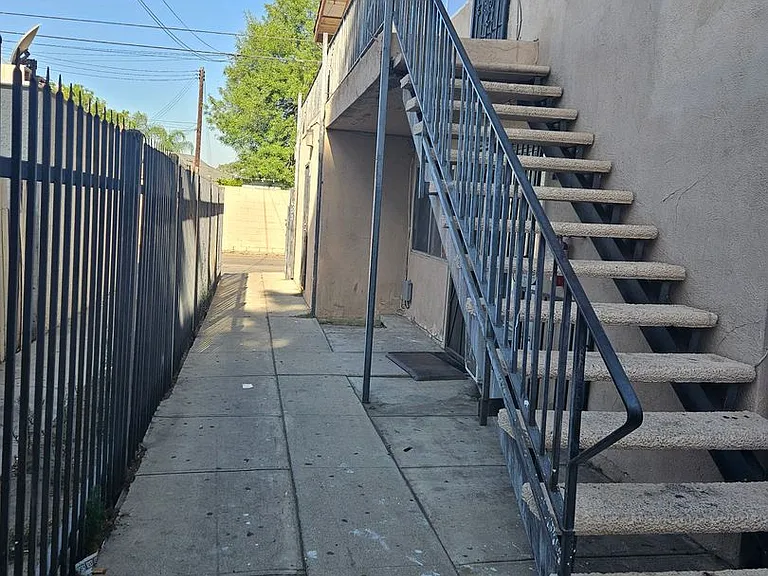 821 N Vineyard Ave #D — Photo 19