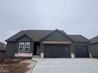 11802 E 231st St, Peculiar, MO 64078