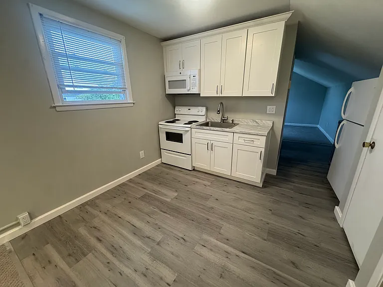 Diamond Ave — Photo 2