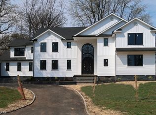 261 Apple Tree Ln, Mountainside Boro, NJ 07092