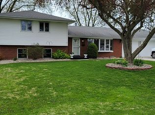 867 N Prairie View Dr, Kankakee, IL 60901