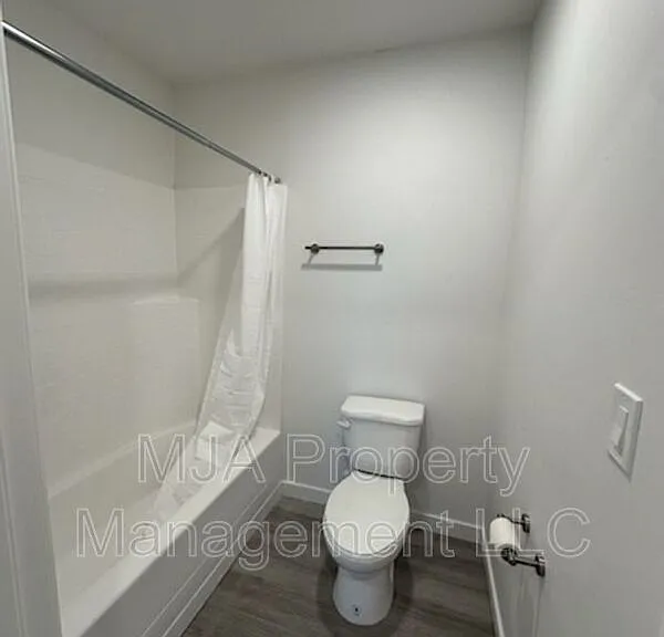 500 E Fort Union Blvd #B1 — Photo 9
