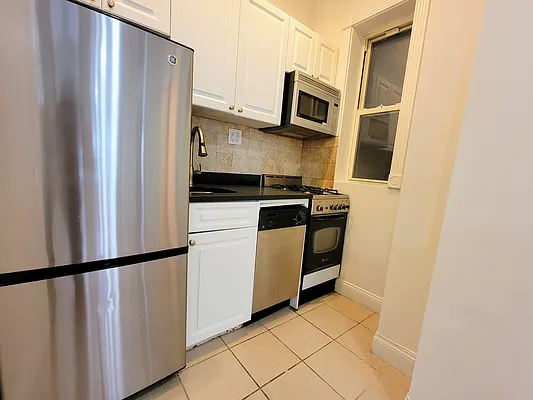 Rented by Gold & Appel Realty Corp | media 6