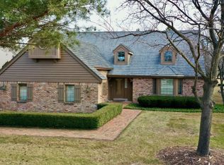 3737 W Fairway Heights Dr, Mequon, WI 53092