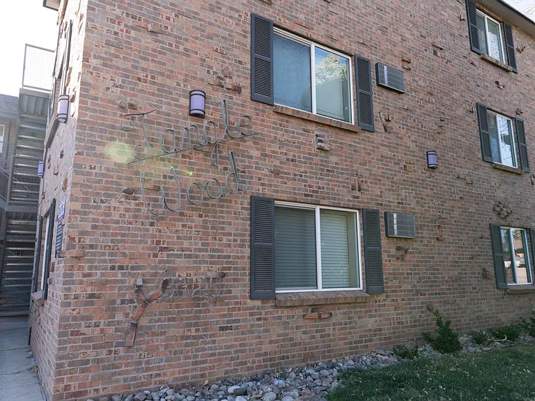 Knollwood and Tanglewood Apartments — Photo 3