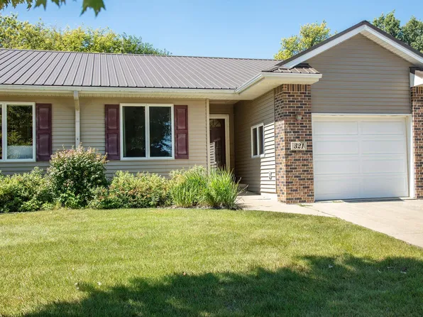 321 Park 26th St NW, Waverly, IA 50677