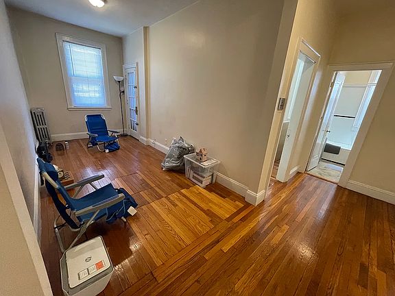 5th image of 52 Strathmore Rd APT 7