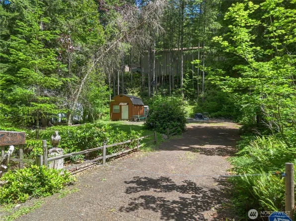 290 N Dow Creek Drive, Hoodsport, WA 98548