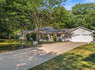 16 Meadowbrook Rd, Derry, NH 03038