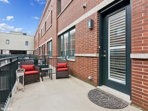 1 N Bishop St APT 6, Chicago, IL 60607