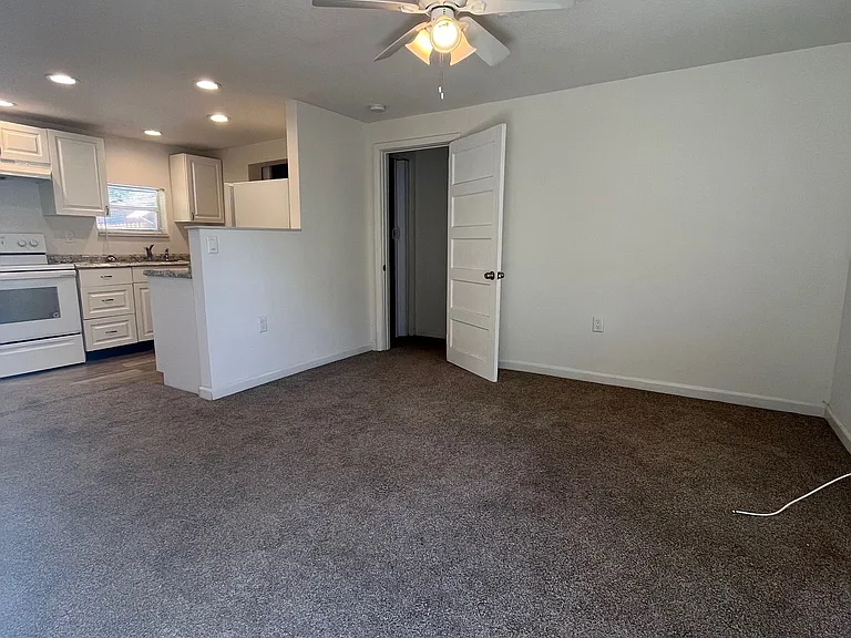 4455 NE Palmetto Dr — Photo 4