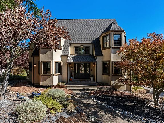 2nd image of 24 Boxelder Court