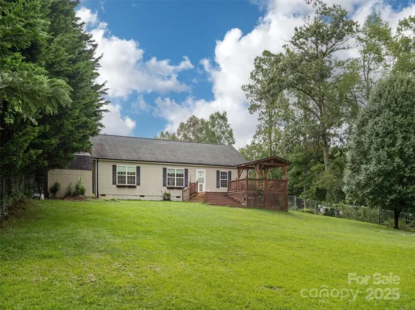 15 Starling Way, Hendersonville, NC 28792